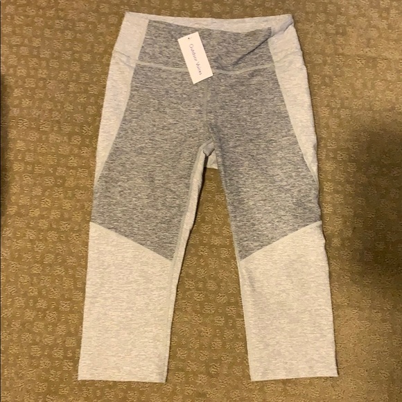 NWT Outdoor Voices doge ash gray crop leggings - Picture 2 of 3